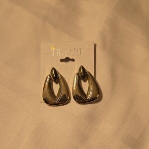 ​Vintage Trifari Gold Tone Door Knocker Clip-On Earrings - NOS